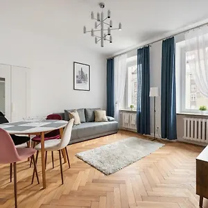 chmielna-warsaw-city-centre-apartment.warsawhotelspoland.com/